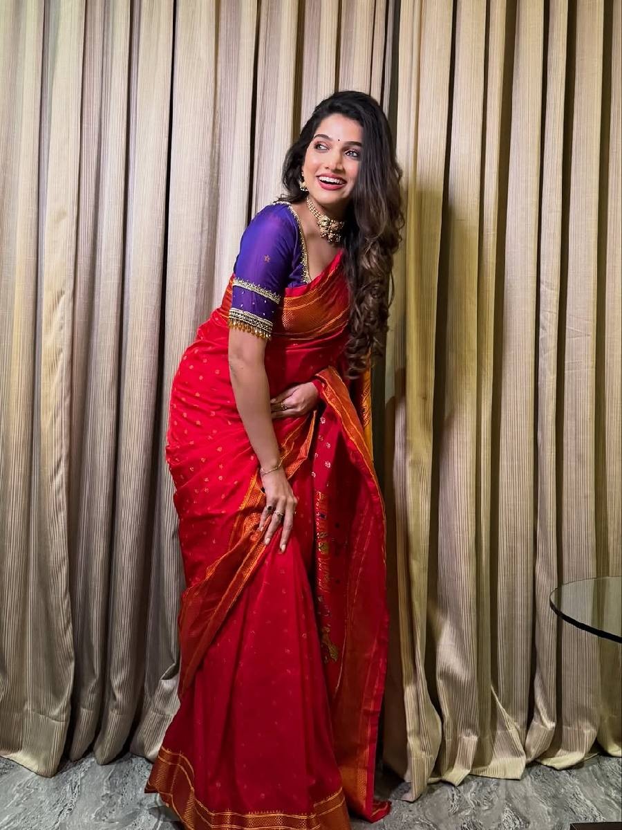 Diwali 2025: पैठणीत करा जान्हवीसारखा लूक - Marathi News | Diwali 2025: पैठणीत करा जान्हवीसारखा लूक | Latest Photos at Lokmat.com