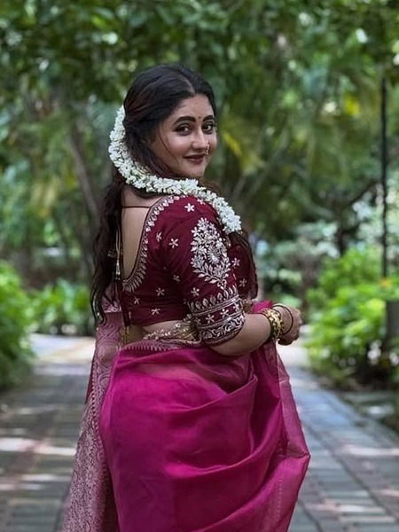 रश्मी देसाईच्या फोटोंवरुन नजर हटेना! - Marathi News | रश्मी देसाईच्या फोटोंवरुन नजर हटेना! | Latest Photos at Lokmat.com