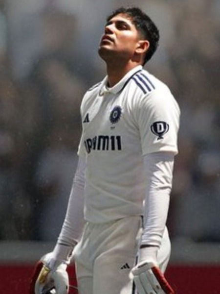 एका कसोटी सामन्यात सर्वाधिक धावा करणारे १० भारतीय फलंदाज - Marathi News | एका कसोटी सामन्यात सर्वाधिक धावा करणारे १० भारतीय फलंदाज | Latest Photos at Lokmat.com