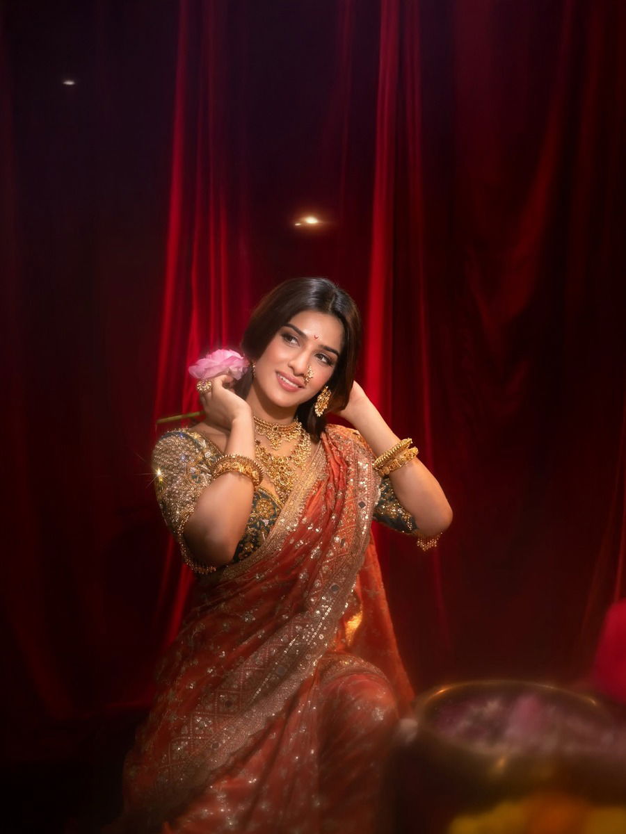 जणू इंद्राची अप्सरा...! - Marathi News | जणू इंद्राची अप्सरा...! | Latest Photos at Lokmat.com