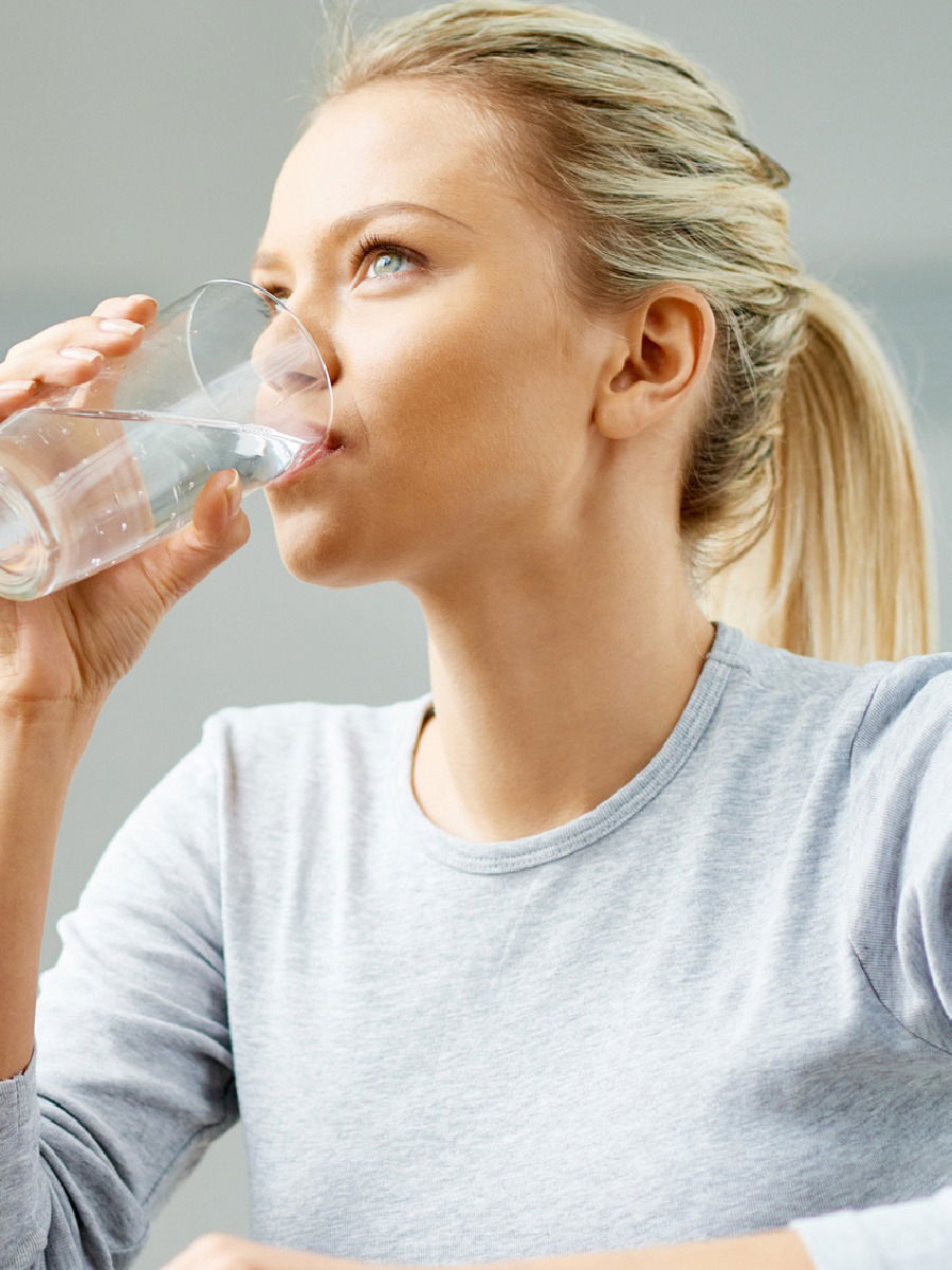 कमी पाणी प्यायल्यामुळे उद्भवतात 'या' शारीरिक समस्या - Marathi News | कमी पाणी प्यायल्यामुळे उद्भवतात 'या' शारीरिक समस्या | Latest Photos at Lokmat.com