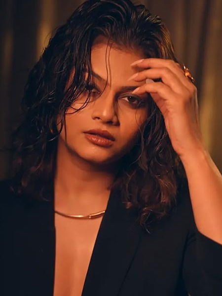 डॅशिंग 'शिवा'चा बोल्ड लूक चर्चेत!