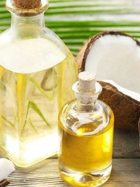 केसांना नारळाचे तेल कधी लावावे? - Marathi News | केसांना नारळाचे तेल कधी लावावे? | Latest Photos at Lokmat.com