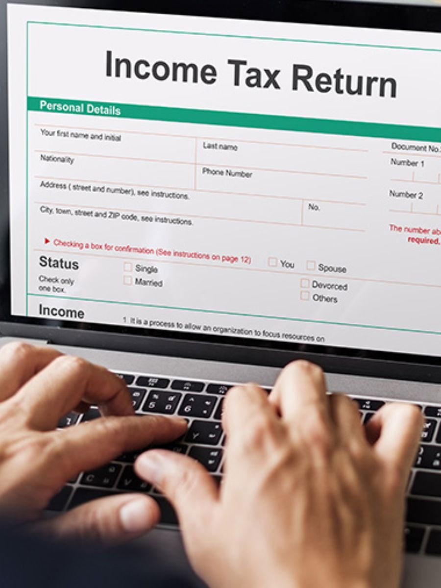 Income Tax Return: आयटीआर भरताना 'या' गोष्टींची काळजी घ्या - Marathi News | Income Tax Return: आयटीआर भरताना 'या' गोष्टींची काळजी घ्या | Latest Photos at Lokmat.com