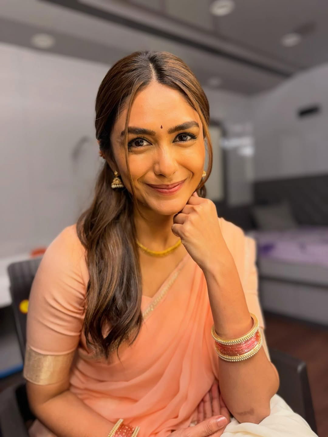 मृणाल ठाकूर दिसतेय भारी - Marathi News | मृणाल ठाकूर दिसतेय भारी | Latest Photos at Lokmat.com