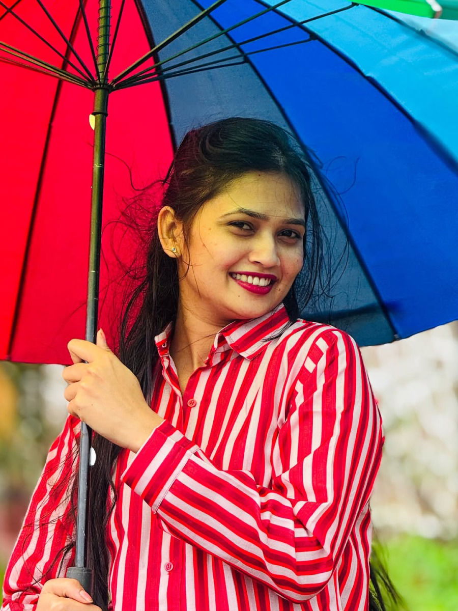 पाऊस, छत्री अन् गौतमीचा कातील लूक - Marathi News | पाऊस, छत्री अन् गौतमीचा कातील लूक | Latest Photos at Lokmat.com