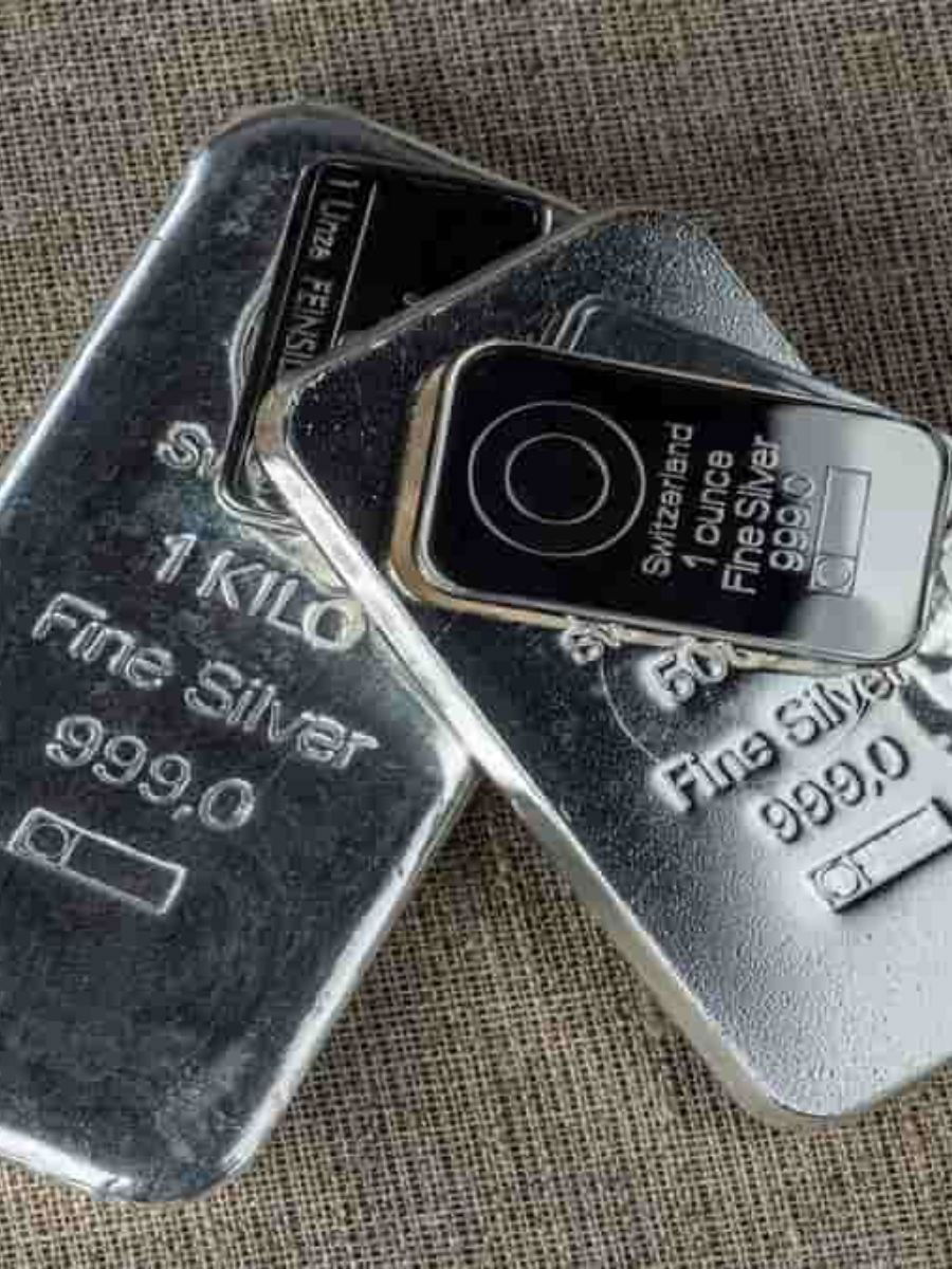 चांदीला नवी चकाकी! चार दिवसात 7,800 रुपयांची वाढ - Marathi News | चांदीला नवी चकाकी! चार दिवसात 7,800 रुपयांची वाढ | Latest Photos at Lokmat.com चांदीला नवी चकाकी! चार दिवसात 7,800 रुपयांची वाढ - Marathi News | चांदीला नवी चकाकी! चार दिवसात 7,800 रुपयांची वाढ | Latest Photos at Lokmat.com