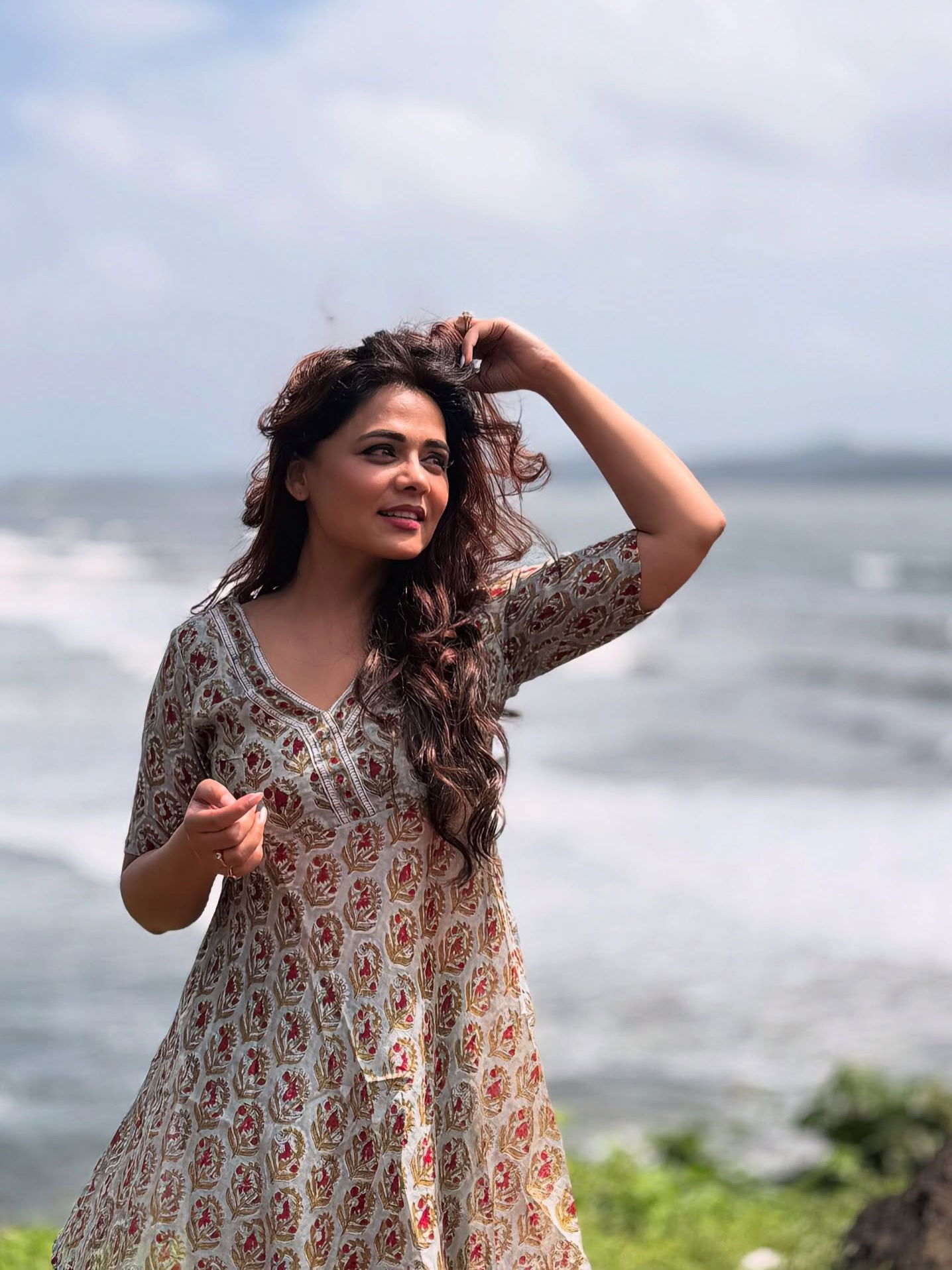 जेव्हा तुझ्या बटांना उधळी मुजोर वारा! - Marathi News | जेव्हा तुझ्या बटांना उधळी मुजोर वारा! | Latest Photos at Lokmat.com