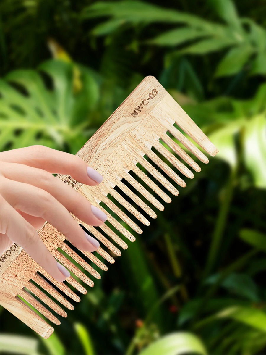 केस विंचरण्यासाठी वापरा लाकडी कंगवा! - Marathi News | केस विंचरण्यासाठी वापरा लाकडी कंगवा! | Latest Photos at Lokmat.com